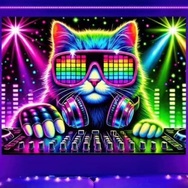 Imagem de BlissYard Tapeçaria Cat Blacklight DJ 198 x 149 cm UV Reativa Luz Negra Música Brilhando no Escuro Poster Hippie Tapeçaria UV para Decoração de Quarto, Sala de Estar Arte Casa Festa Pano de Fundo