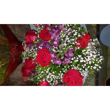 Imagem de Buque de rosas vermelhas com 12 - Carol Flores rj