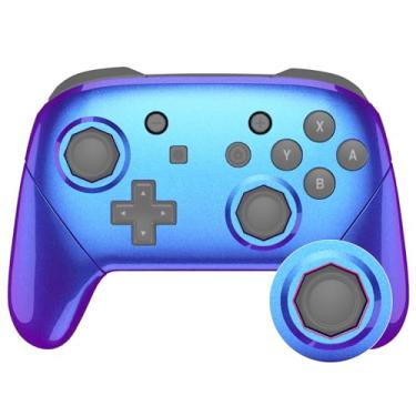 Imagem de eXtremeRate Chameleon Capa com alças de placa traseira azul roxa, design de palitos octogonais, capa de reposição para controle Nintendo Switch Pro – Controle não incluído