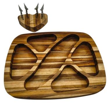 Imagem de Petisqueira em Madeira Teca com 4 Garfos, Ideal para Servir Petiscos, Aperitivos e Frios com Elegância e Praticidade em Reuniões, Jantares e Churrascos – WOODBULL.