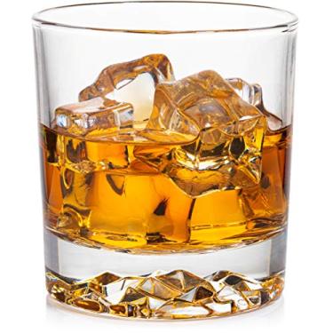 Imagem de Conjunto de 4 Whiskey Glass com impressão de montanha brilhante. Perfeito para Whiskey, Bourbon, Scotch e coquetéis. Design clássico com um toque moderno. Melhores copos grandes de 325 ml