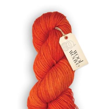 Imagem de Woolweave Fio de peso para dedilhados - fios de meia tingidos à mão, 75% lã de merino extrafina e 25% poliamida, 100 g de novelo, 438 jardas - fio laranja leve, macio e durável