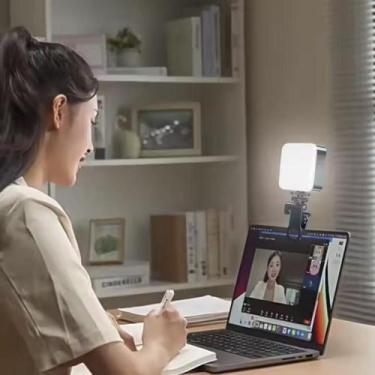 Imagem de Luz de LED Portátil com Clipe Ajustável para Celular e Webcam  Recarre