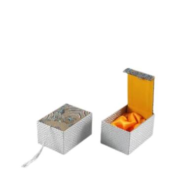 Imagem de Only My Live Home Caixa de armazenamento de joias chinesa de brocado de seda com enchimento de algodão, estojos de embalagem vintage para colar pulseiras presentes (prata, 11 x 7,9 x 6 cm)