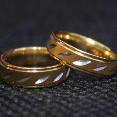 Alianças Ouro Casamento Banhada 18k Anatômica Tradicional - Jewelery -  Aliança - Magazine Luiza