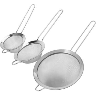 Imagem de Kit Peneira Inox, Conjunto com 3 Peças, Coadores em Aço Inoxidável para Povilhar, Utensílios de Cozinha Coador Inox Forte P, M e G Resistentes a Temperaturas e de Fácil Manuseio