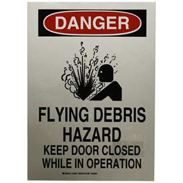 Imagem de Brady 126227 Placa química e de perigo, legenda "Perigo de detritos voadores mantenha a porta fechada enquanto estiver em operação", altura de 35,5 cm, peso de 25,4 cm, preto e vermelho em branco