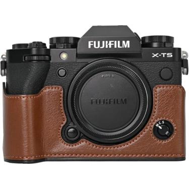 Imagem de Capa X-T5, capa BMAOLLONGB feita à mão de couro PU meia câmera versão abertura inferior para Fujifilm X-T5 XT5 com alça de pescoço mini bolsa de armazenamento (café)