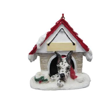 Imagem de Ornamento de arlequim dinamarquês um ótimo presente para donos de arlequim dinamarquês pintado à mão e facilmente personalizado "ornamento de casa de cachorro" com parte traseira magnética