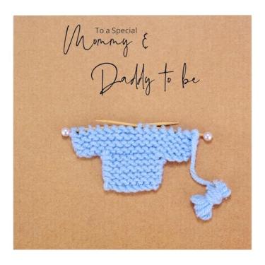 Imagem de Ukodnus Cartão Parents To Be - Suéter de malha feito à mão azul cartão de gravidez para mamãe e papai, parabéns para chá de bebê, presente para pais grávidas, anúncio de bebê recém-nascido