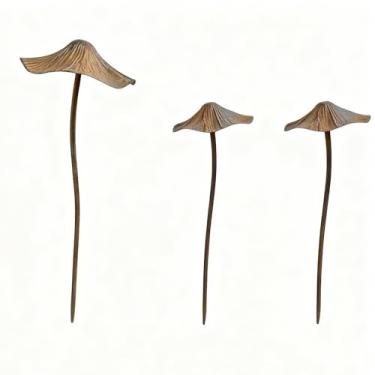 Imagem de Poranlem Estátua de cogumelo de metal, estaca, jardim, vaso de flores, conjunto de 3 cogumelos de ferro para pátio, gramados, decoração de plantas, arte externa e interna