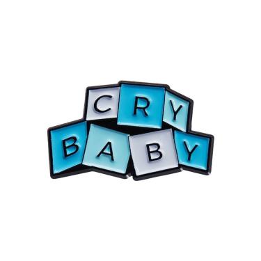 Imagem de Broche CRY BABY colorido Scrabble Letter Alloy 3,1 x 1,8 cm