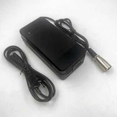 Imagem de Carregador de Bateria Chumbo-Ácido 24V 5A para Cadeira Rodas Elétrica e Carrinho Golfe com Conector XLR 3 Pinos Carregamento Rápido Inteligente Potência 150 Watts Entrada 100-240VCA Proteção contra So