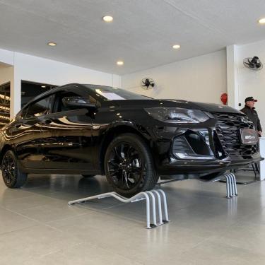 Imagem de Rampa Expositora para Carros Modelo Onda 20cm de Elevação  Capacidade 2.500kg (Par) Maki - REF.1001030