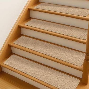 Imagem de Passos de escada para degraus de madeira, tapete antiderrapante para escadas de 20 x 76 cm para uso interno com adesivo reutilizável, tapete macio para escadas, ideal para cães domésticos e crianças