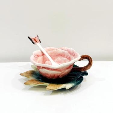 Imagem de Minigift Conjunto de xícara de chá e pires de cerâmica, caneca de café de flor de peônia pintada à mão 3D, presente para mulheres - rosa