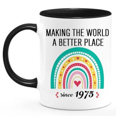 Imagem de PEJAFAN Presentes de aniversário de 50 anos para mulheres e homens canecas de café, tornando o mundo um lugar melhor desde 1975, presente de aniversário de 1975 para mulheres copos 325 ml (1975)