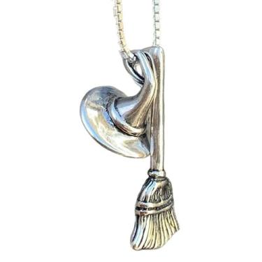 Imagem de sunglnl Colar de chapéu de bruxa e vassoura para mulheres, pingente geométrico de vassoura vintage prata acessórios de bruxa estilo gótico joia presente, 45 CM/17.7 Inch, Liga de aço, Sem Pedra