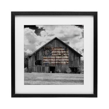 Imagem de Stupell Industries Bandeira dos EUA monocromática celeiro branco impressão emoldurada sob vidro, design por Decent Exposures, 13 x 13