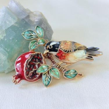 Imagem de Broche Pássaro com Romã - Pistache Acessórios