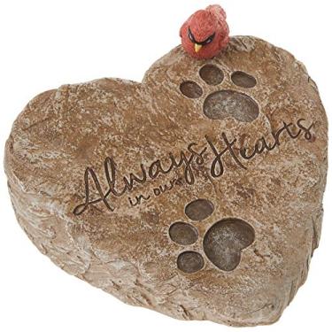 Imagem de Precious Moments Presentes de jardim 171460 Always in Our Hearts Pedra decorativa de resina memorial de jardim com destaque cardeal, cinza/vermelho, 20 cm de comprimento por 17,78 cm de largura
