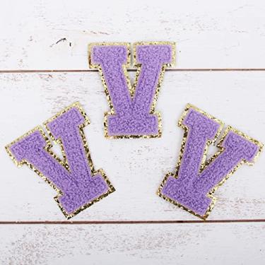 Imagem de Pacote com 3 adesivos de Chenille Iron On Glitter Varsity Letter "V" - Tecido de chenille lavanda com acabamento em glitter dourado - Costurar ou passar - 5,5 cm de altura