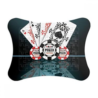 Imagem de Jogo de cartas de jogo com fichas e utensílios de jogos, moldura de quebra-cabeça