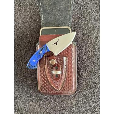 Imagem de Faca Campeira Skinner Muladeira Artesanal 15cm com Lâmina Inox 8cm, Cabo Madeira Muirapiranga ou Resina + Bainha para Celular – Versátil para Churrasco, Campo, Uso Rural e Dia a Dia (Azul Boi)