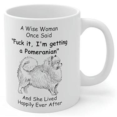 Imagem de Caneca de café engraçada da Pomerânia Dog Mom para mulheres amantes de filhotes de cachorro Dia das Mães 2023 Uma Mulher Sábia Uma vez Disse Caneca de Café com Citações Divertidas Copo de Cerâmica Branco 325 ml