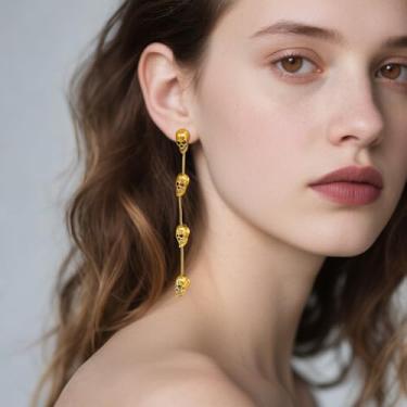 Imagem de Brincos de Halloween assustadores para mulheres, brincos modernos de caveira com pingente de terror com 4 caveiras, brinco de esqueleto longo vintage para acessórios de Halloween, Medium, Liga de aço