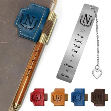 Imagem de Marcador de livro personalizado com suporte de caneta, conjunto de marcadores de livro de couro magnético personalizado com canetas de madeira personalizadas e marcador de livro de metal – para