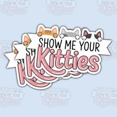 Imagem de Adesivo Show Me Your Kitties, design engraçado de gato com expressão divertida, presente bem-humorado para amantes de gatos, donos de animais de estimação e entusiastas de animais, decalque de vinil