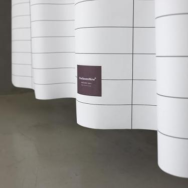 Imagem de onesevennine Cortina de chuveiro de designer coreana – Sem costura, resistente à água (180 cm L x 208 cm C) Grade larga - Preta - Inclui 12 ganchos de plástico para fácil configuração