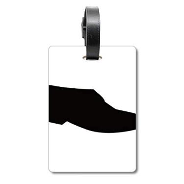 Imagem de Sapato masculino de couro preto, contorno, mala, etiqueta, cartão de bagagem, etiqueta