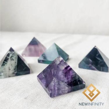 Imagem de Pirâmide de Fluorita Polida 8cm Pedra Bruta Cristal Natural - New Infi