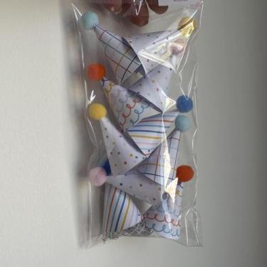 Imagem de 10 Mini Chapeuzinhos Pompom Decorativos Mix Parabéns Tem Festejo - Ins