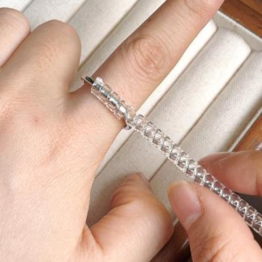 Imagem de 5 peças de tamanho de anel para anéis soltos, protetor de anel de silicone transparente invisível redimensionador espaçador ajustador torna os anéis menores, 10cm, Silicone, Sem pedra preciosa