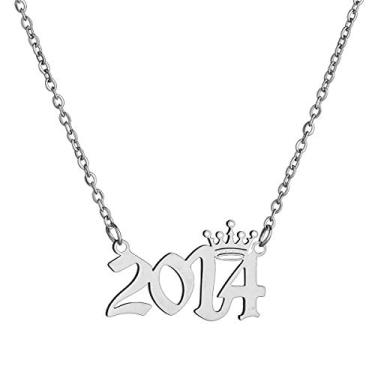Imagem de MICOMAKA Número de ano de nascimento com colar de coroa, inglês antigo, joia de aniversário memorável para mulheres e meninas, joia de aniversário personalizada, pingente de aço inoxidável de ouro