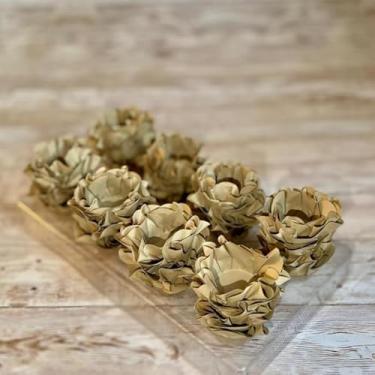 Imagem de Kit com 120 Forminhas para Doces Finos Modelo Flor Luxo – Linha Style – Ideal para Casamentos, Festas e Decoração de Mesa Elegante(MOCHA,120 UNIDADES)