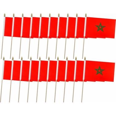 Imagem de Pacote com 20 bandeiras marroquinas pequenas bandeiras de mão com postes de madeira de 32 cm para o Dia Nacional, Copa do Mundo de Clubes, Eventos Esportivos, Decorações de Festa (12 × 8 polegadas)