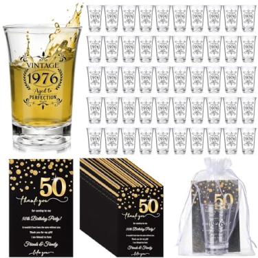 Imagem de Yiyiring 50 conjuntos de lembrancinhas de festa de aniversário Cheers para convidados a granel 40/50/60 anos Copos de shot de acrílico reutilizáveis com saco de cartão de presente de agradecimento