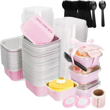 Imagem de CEYAZYE 100 peças de mini formas de bolo de 142 g com tampas e colheres, latas pequenas de folha de alumínio, formas de pão de ramequins descartáveis, conjunto de copos de sobremesa com adesivos e