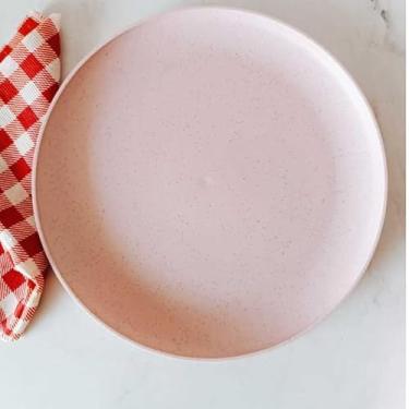 Imagem de Jogo de Pratos de Plástico – Opções de 4 ou 6 Peças, Resistente Empilhável Reutilizável, Ideal para Refeições Domésticas e Piqueniques (kit 4 pratos rosa)