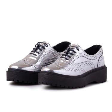 Imagem de Tenis Oxford Plataforma Couro Feminino Metalizado Cadarço Solado Borracha Bico Redondo Tamanho:37;Cor:Prata;Gênero:Feminino;Departamento BS:Esporte