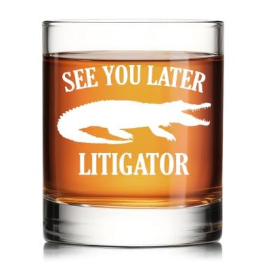 Imagem de RZHV See You Later Litigator copo de uísque à moda antiga, presentes de aniversário de Natal para advogados advogados assistente chefe empregados colega de trabalho, presente de formatura para