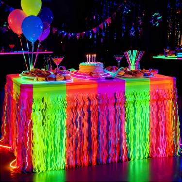 Imagem de PIGETALE Artigos de festa que brilham no escuro, pacote com 2 saias de mesa neon fluorescentes onduladas metálicas com franjas, cortina de mesa reativa à luz UV 75 x 272 cm, cortina de mesa reativa à