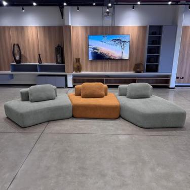 Imagem de Sofá Ilha Sala de Estar 2 Módulos e Chaise Dakota Encosto Almofadas Soltas Bouclê Rústico Cinza/Terracota G33 - Gran Belo
