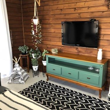 Imagem de Rack Para Sala 3 Gavetas E Nicho Pés Luis Xv - Verde Kalle Laca Com Tampo E Base Imbuia Glazer