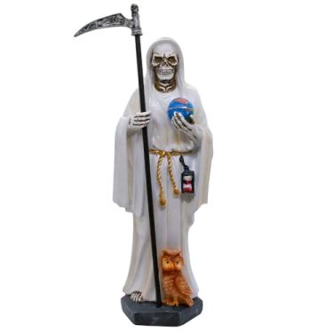 Imagem de VILLAGE GIFT IMPORTERS Estátua de Santa Muerte branca de 29 cm | Nossa Senhora da Morte Santa | Estátua de esqueleto segurando um globo e foice com uma coruja marrom aos pés | Decoração de casa