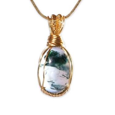 Imagem de EZhandcraft Colar feito à mão com pingente de cristal de cura de ágata musgo - joia para mulheres e homens - colar de pedra do mês de nascimento, cristais de cura, pedra da lua envolto em fio de cobre